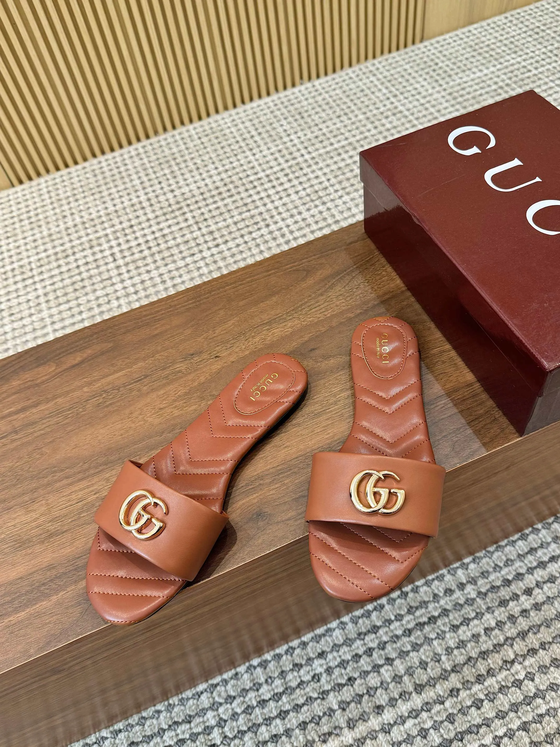 👟👟Ex-factory price 440👟👟 💯💯💯Gucci 2025 spring and summer latest popular slip-on sandals series... [Round toe] Latest double G buckle. Embroidery style Original quality 🍃Original European style, 💥perfect on the feet💃💃When worn with this shoe, it is elegant and crystal clear. No matter the materials of the accessories, they are all customized one by one. You must go to get the original version. The whole series is full of exciting and innovative elements. The texture of different materials, the texture of the materials, and the expression of the materials have a strong artistic atmosphere... ❶ Upper: imported cowhide ❷ Inner lining: customized imported sheepskin ❸ Foot pads: customized imported sheepskin ❹ Outsole: imported Italian genuine leather outsole ❺ Heel height: 1.5CM ❻ Packaging: Original full set of packaging ❼ Code number: 35-43 (41.42.43 customized is not returnable)
